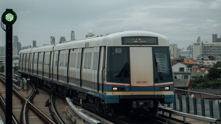 バンコクのBTSとMRT、最大40バーツの均一運賃へ。タイ政府、2025年から都市鉄道料金を一本化